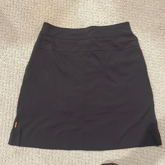 Black women’s small sport skirt - Picture 3 of 5